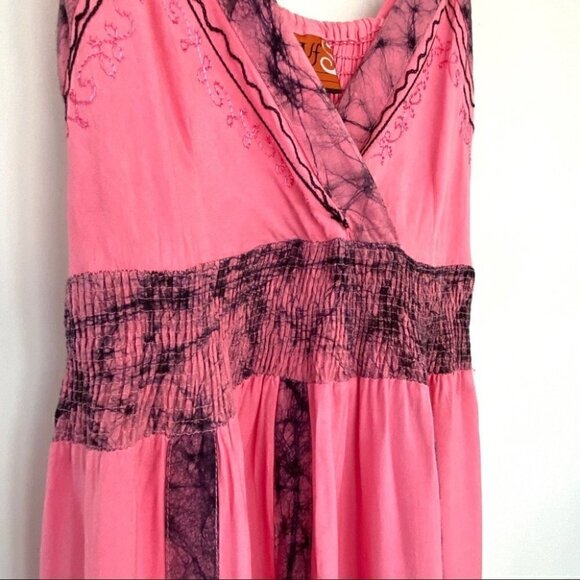 Pink mini dress  with empire waist and embroidery, sleeveless - Picture 4 of 16